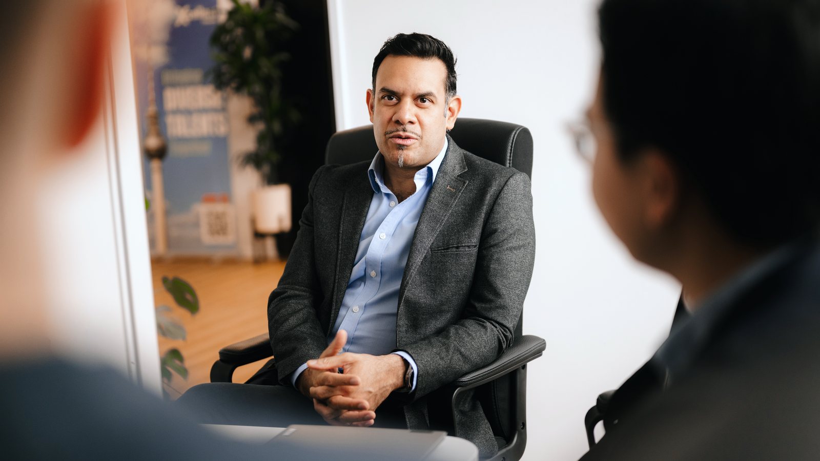 Bosenet leadership in conversation in the Berlin office